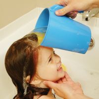 Ковш для мытья головы ребенка