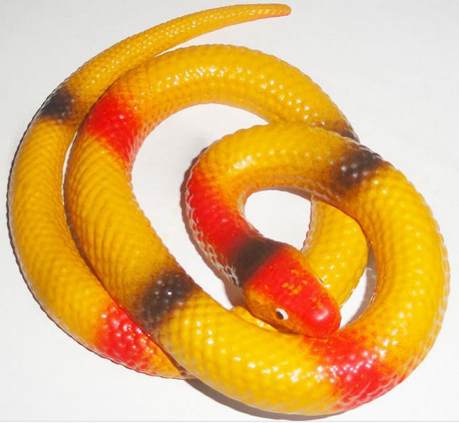 Купить змей спб. Резиновые змеи. Силиконовая змея. Игрушки змеи. Резиновая змея игрушка.